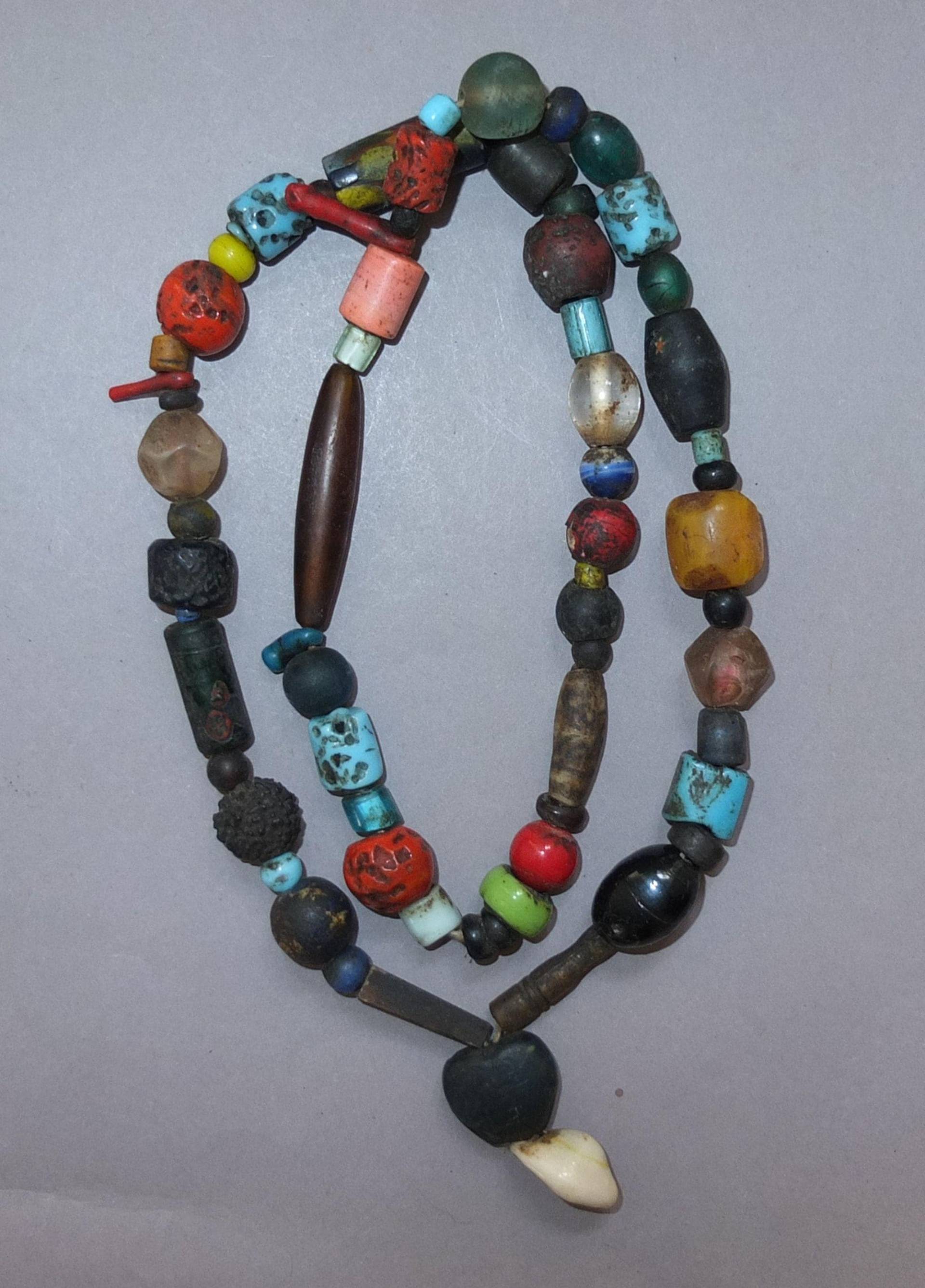 Alte Nepal Glasperlenkette, Himalaya Schmuck von oldmaya