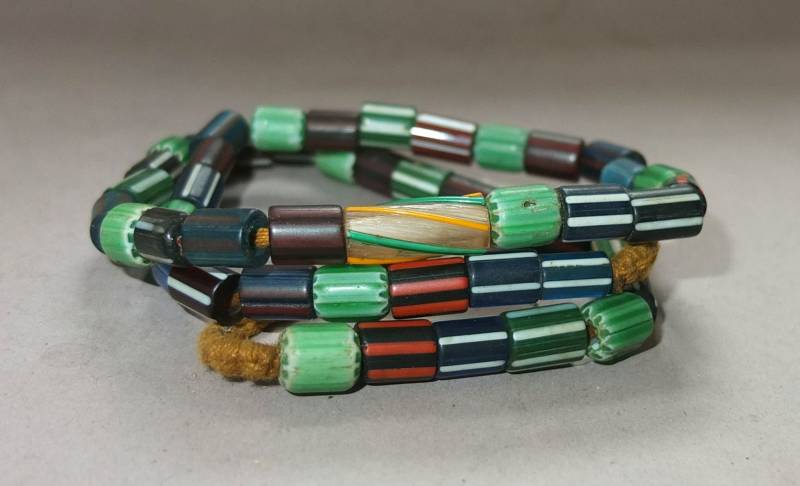Chevron Glasperlenkette, Alte Bunte Glasperlen Aus Nepal von oldmaya