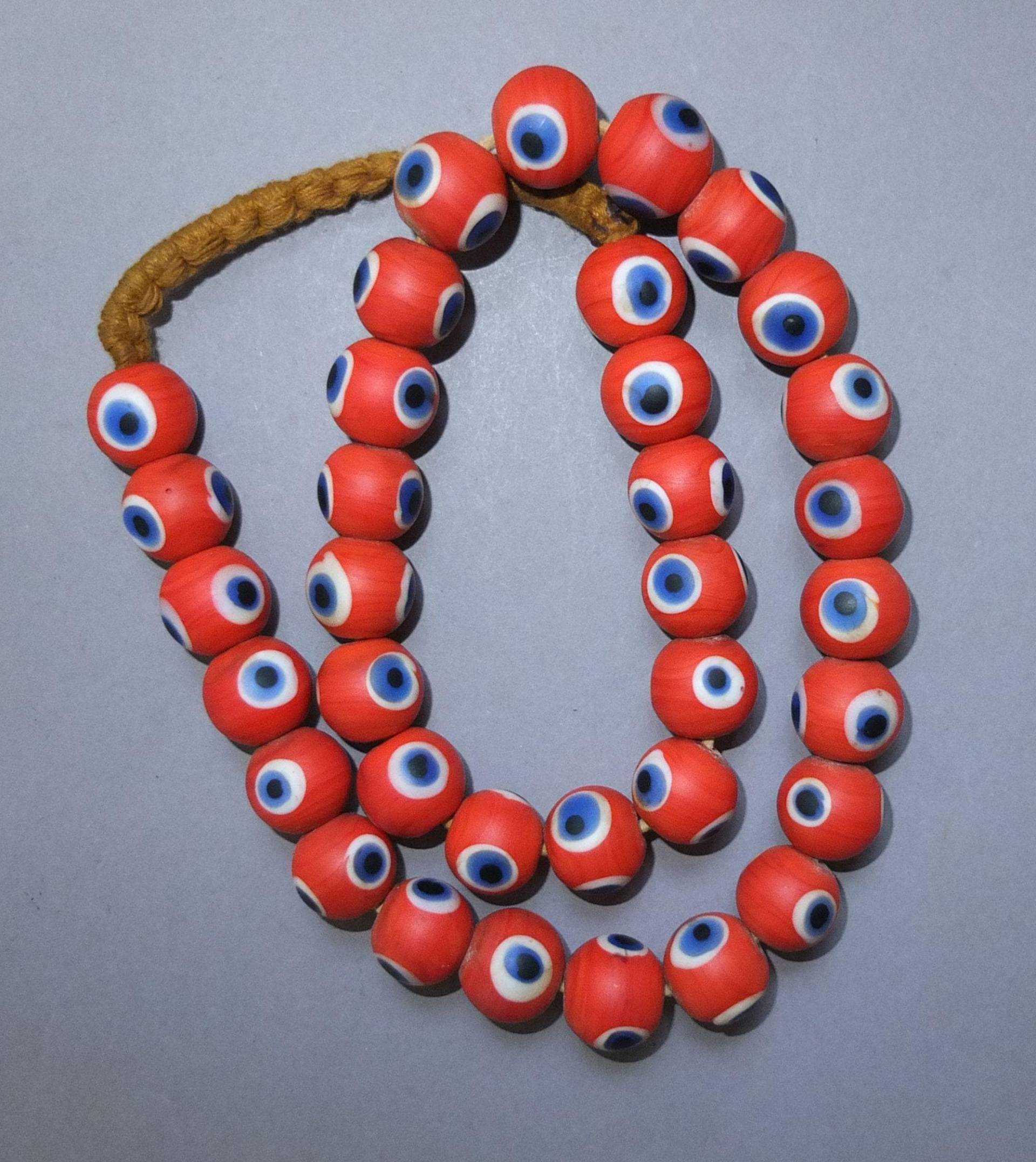 Handgemachte Nepal Rote Glasperlenkette Vintage Ethnic Strang Handgemachte Nepal Rote Glasperlenkette Vintage Ethnic Strang von oldmaya