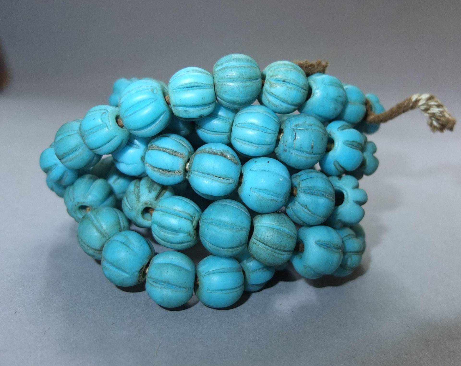 Hellblaue Melonen Glasperlenstrang Nepal Volksschmuck Hellblaue Melonen Glasperlenstrang Nepal Volksschmuck von oldmaya