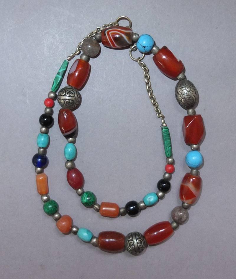 Kette Mit Verschiedenen Stein - Und Metallperlen Aus Nepal, Unterschiedlich Geformt von oldmaya