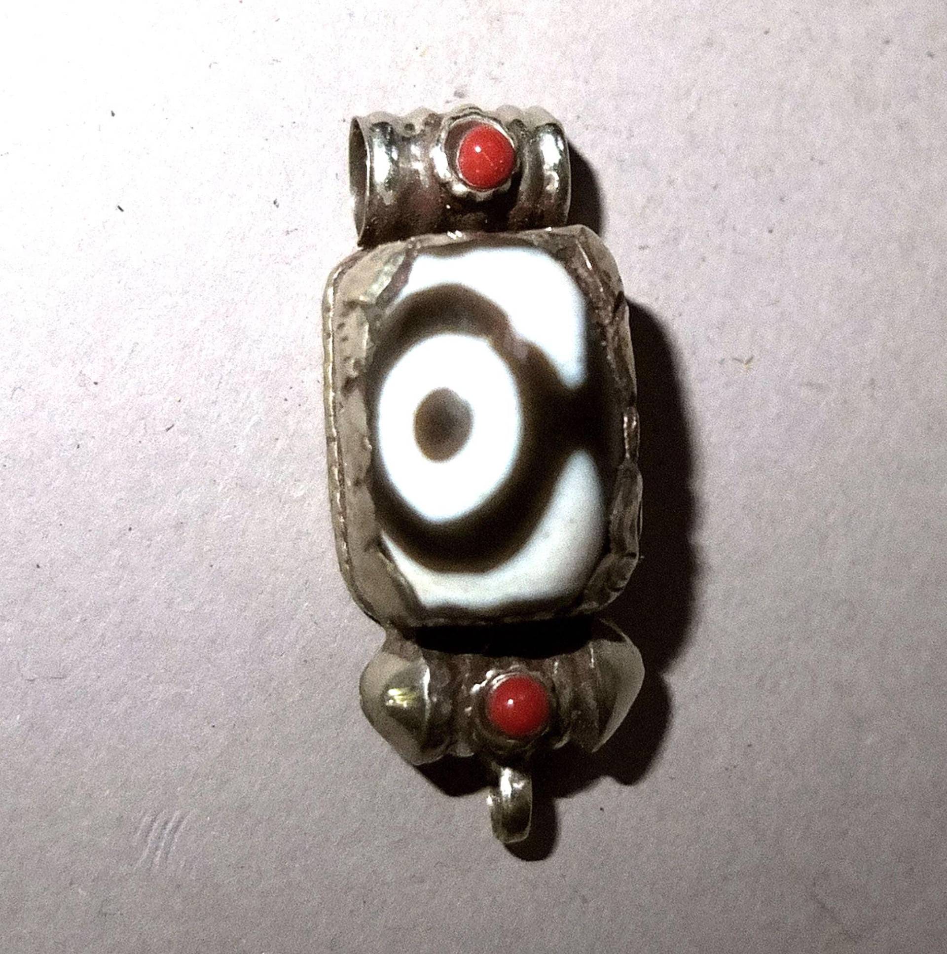 Metall Montiert Handgefertigte Weiß Braun Achat Anhänger Aus Nepal, Stein Anhänger, Amulett, Volksschmuck von oldmaya