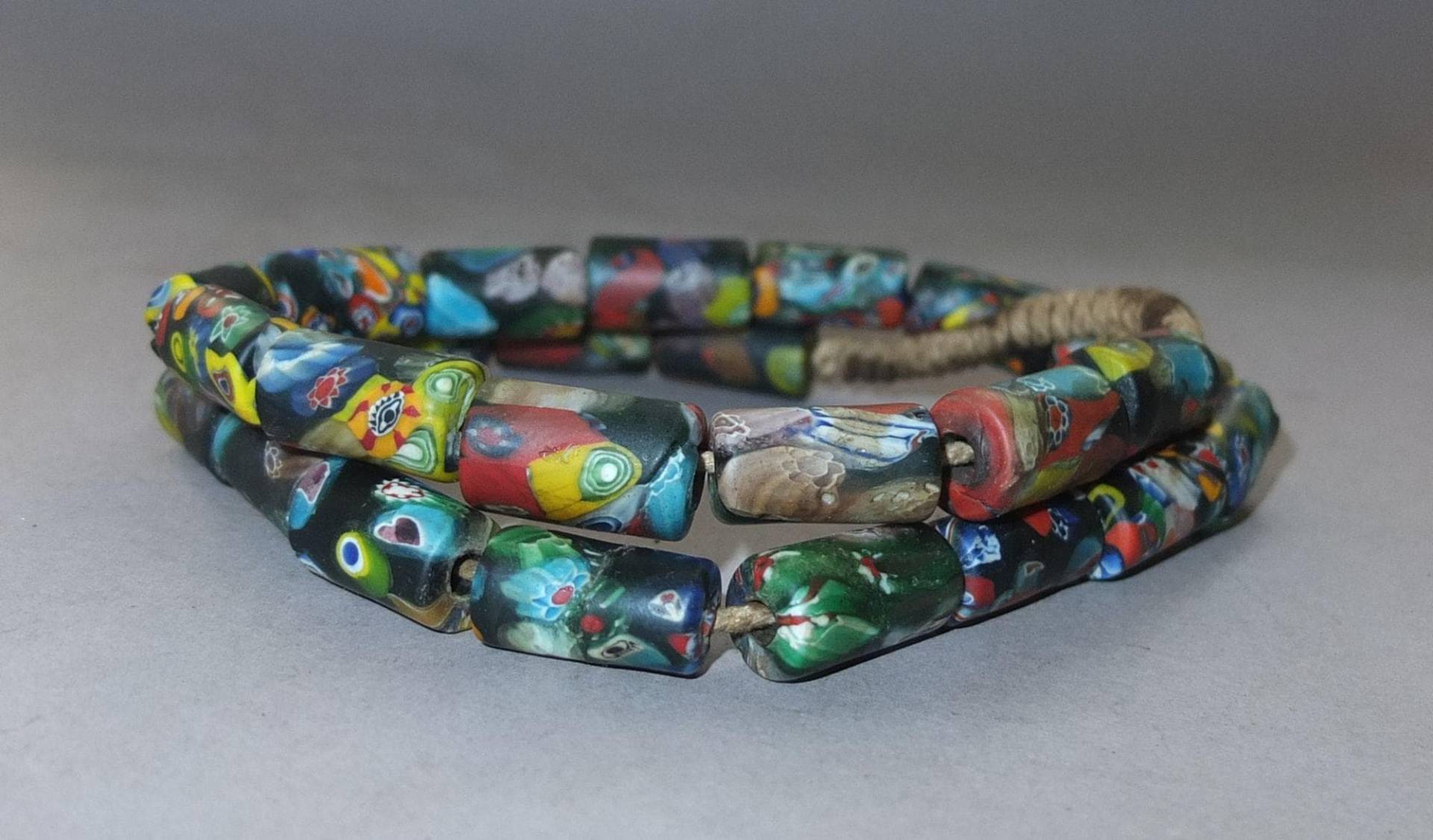 Vintage Millefiori Glas Perlenstrang, Nepal Volksschmuck von oldmaya