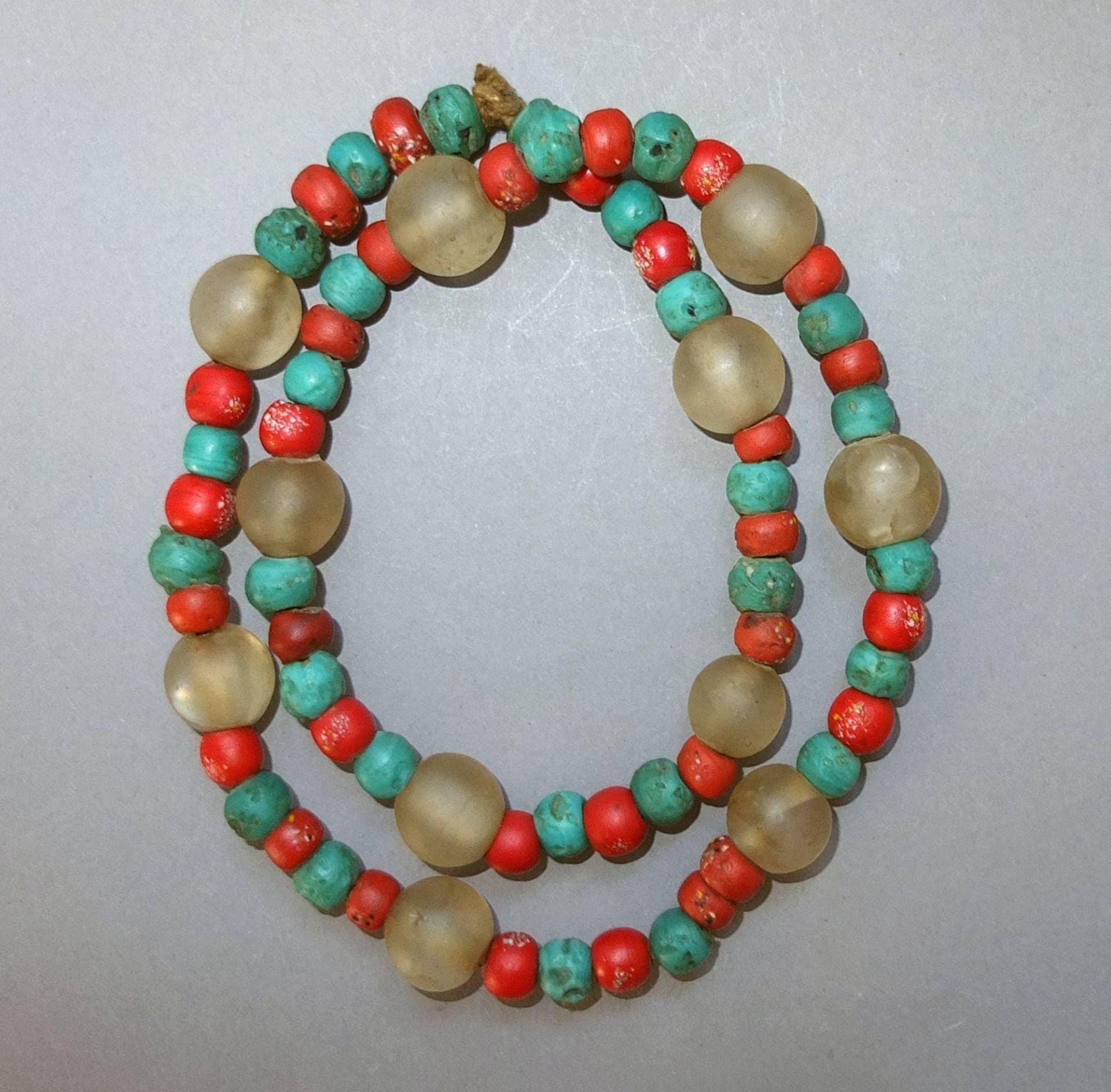 Vintage Nepal Glasperlenkette Farbenfroher Volksschmuck Vintage Nepal Glasperlenkette Farbenfroher Volksschmuck von oldmaya