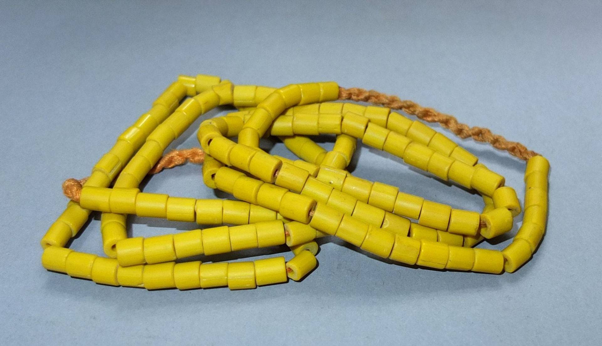 Zwei Halsketten Stränge Mit Gelben Glasperlen Aus Nepal, Handgefertigte Perlen Für Die Schmuckherstellung, Kostenloser Versand von oldmaya