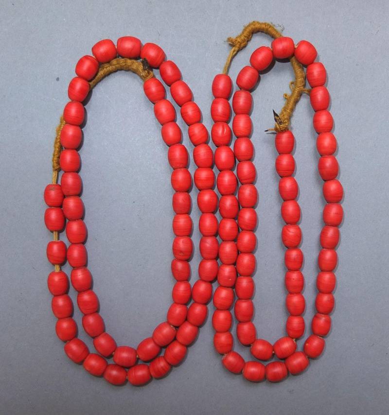 Zwei Halskettenstränge Mit Roten Ovalen Glasperlen Aus Nepal, Handgemachte Perlen Für Die Schmuckherstellung, Kostenloser Versand Zwei Halskettenstränge Mit Roten Ovalen Glasperlen Aus Nepal, Handgemachte Perlen Für Die Schmuckherstellung, Kostenloser Versand von oldmaya