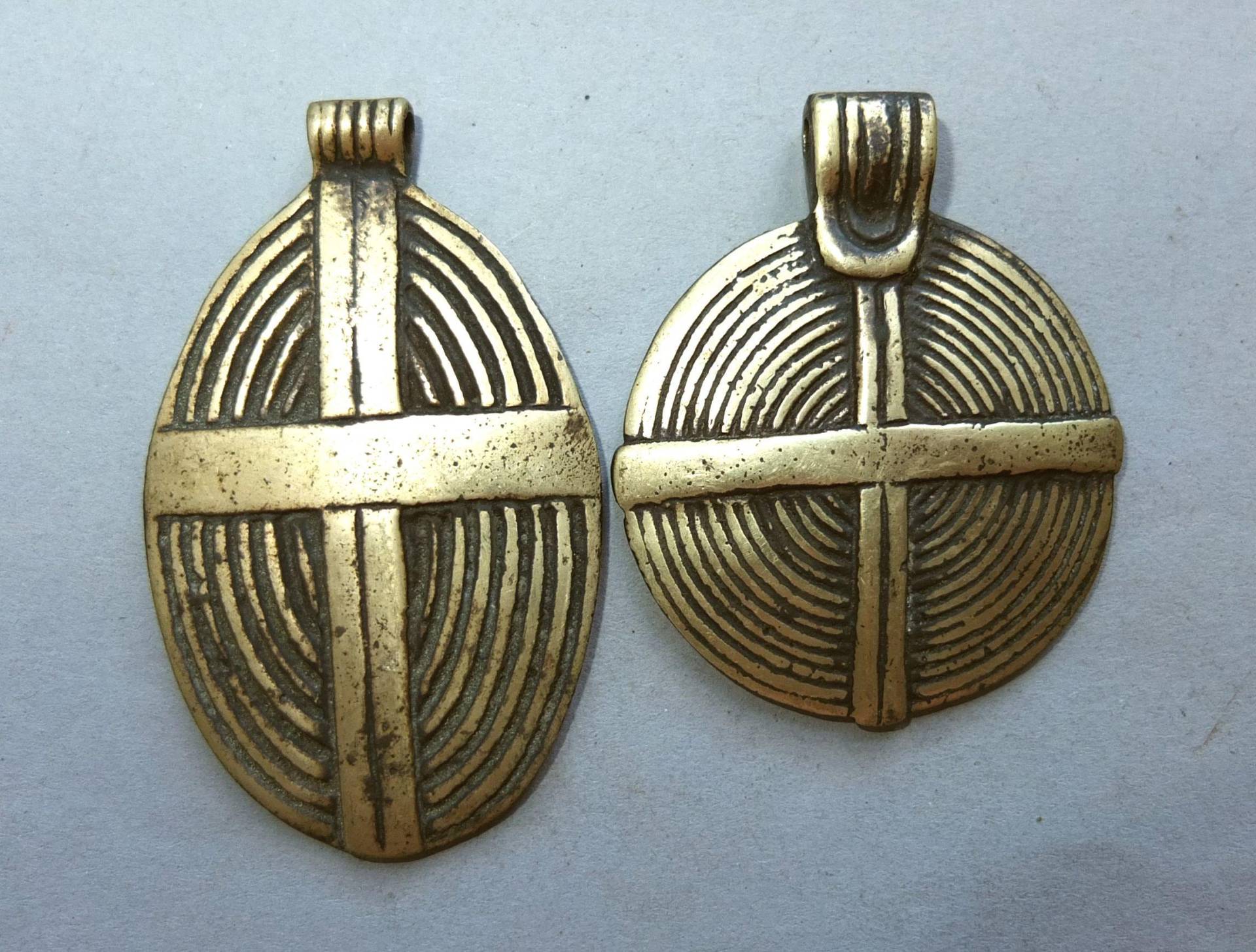 Zwei Handgemachte Naga Anhänger Aus Messing von oldmaya