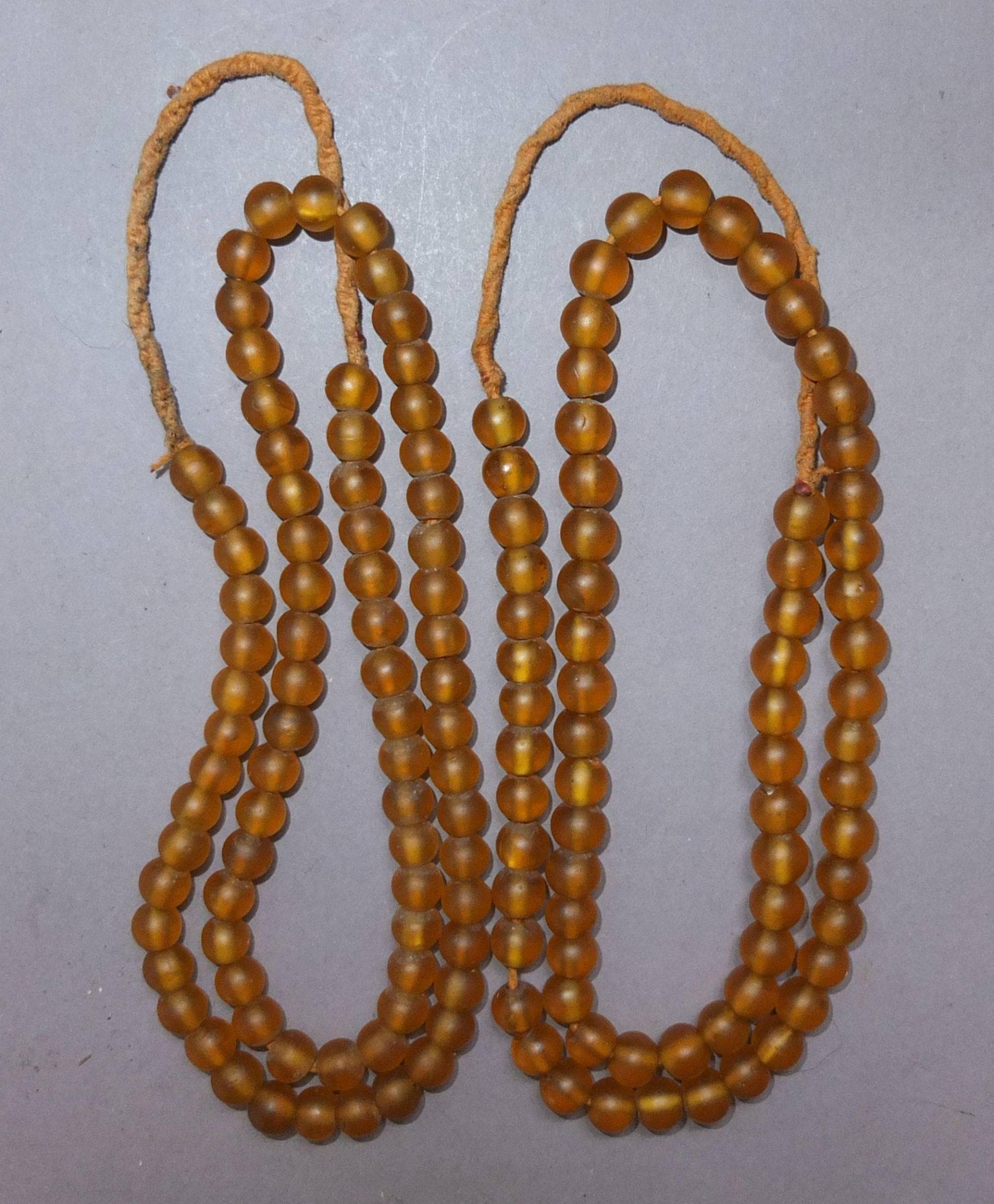 Zwei Perlenketten Mit Runden Gelben Glasperlen Aus Nepal von oldmaya