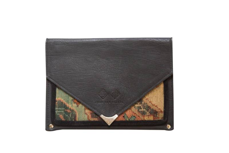 Rabattierte Handgefertigte Teppich Fragment Clutch Rabattierte Handgefertigte Teppich Fragment Clutch von oldnewhouse