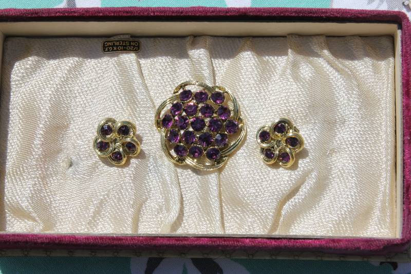 Wunderschöne Vintage 1950Er/60Er Strass Brosche Mit Passenden Ohrringen - Demi Parure Amethyst Lila-Farbene Strasssteine Mid Century von oldriverantiques