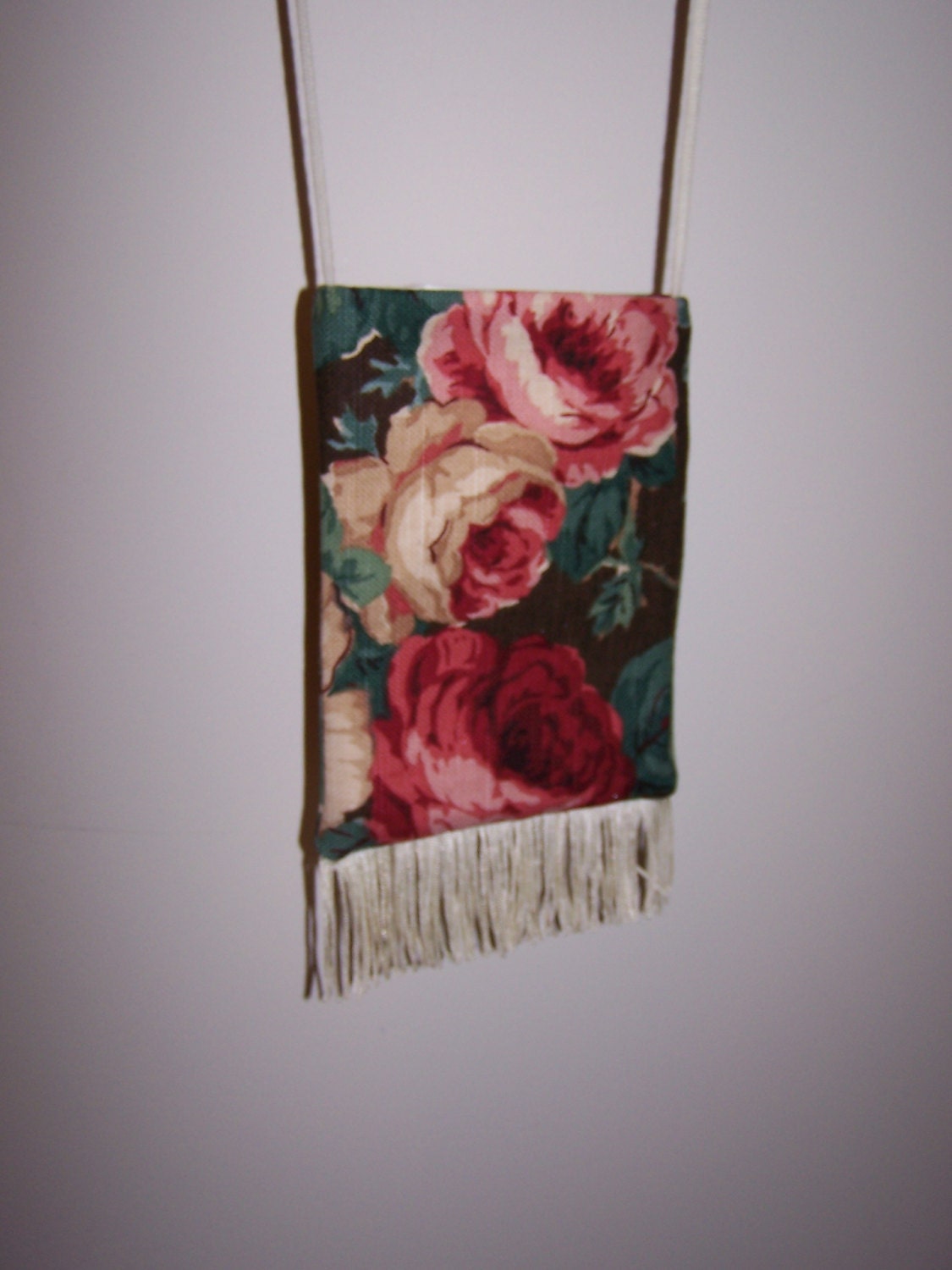 Beuteltasche Crossover Handytasche Klein Bunt Blumenmuster Mit Gesäumten Unterkanten Riemen Handgemacht Gefüttert 16, 5 "x 4, 5" Beuteltasche Crossover Handytasche Klein Bunt Blumenmuster Mit Gesäumten Unterkanten Riemen Handgemacht Gefüttert 16, 5 "x 4, 5" von oldspoolmom