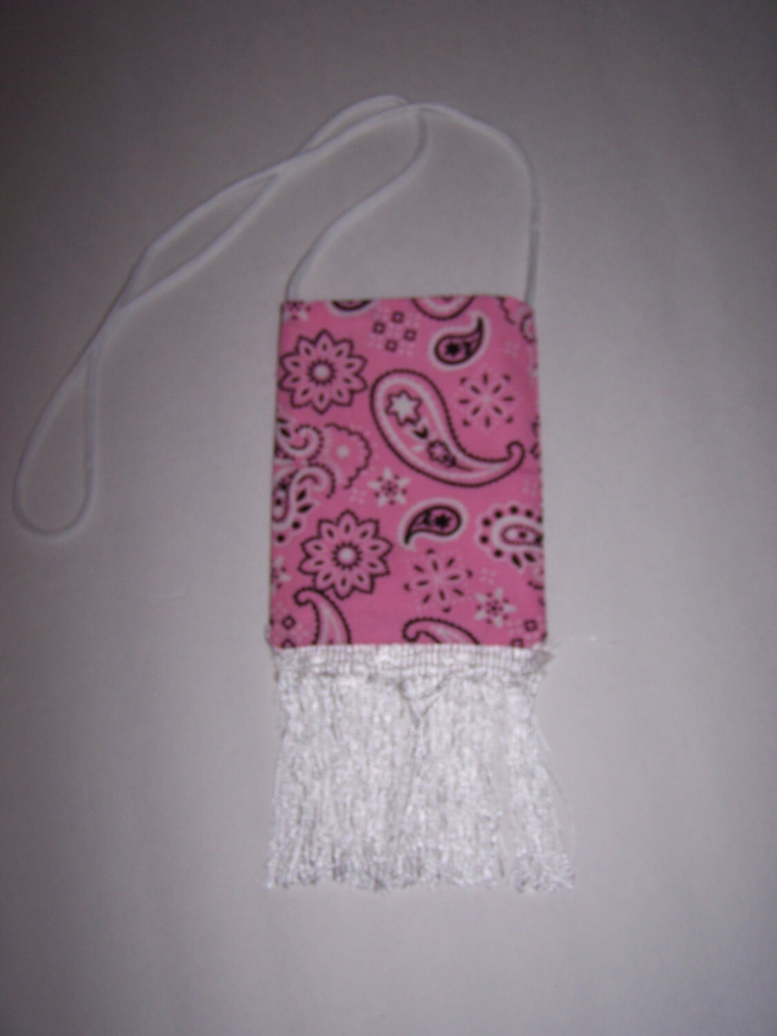 Beuteltasche Crossover-Telefonkasten Klein Rosa Bandana-stoff Mit Fransen-Unterseite-Riemen Handgemacht Gefüttert 16, 5 "x 4, 5" Beuteltasche Crossover-Telefonkasten Klein Rosa Bandana-stoff Mit Fransen-Unterseite-Riemen Handgemacht Gefüttert 16, 5 "x 4, 5" von oldspoolmom