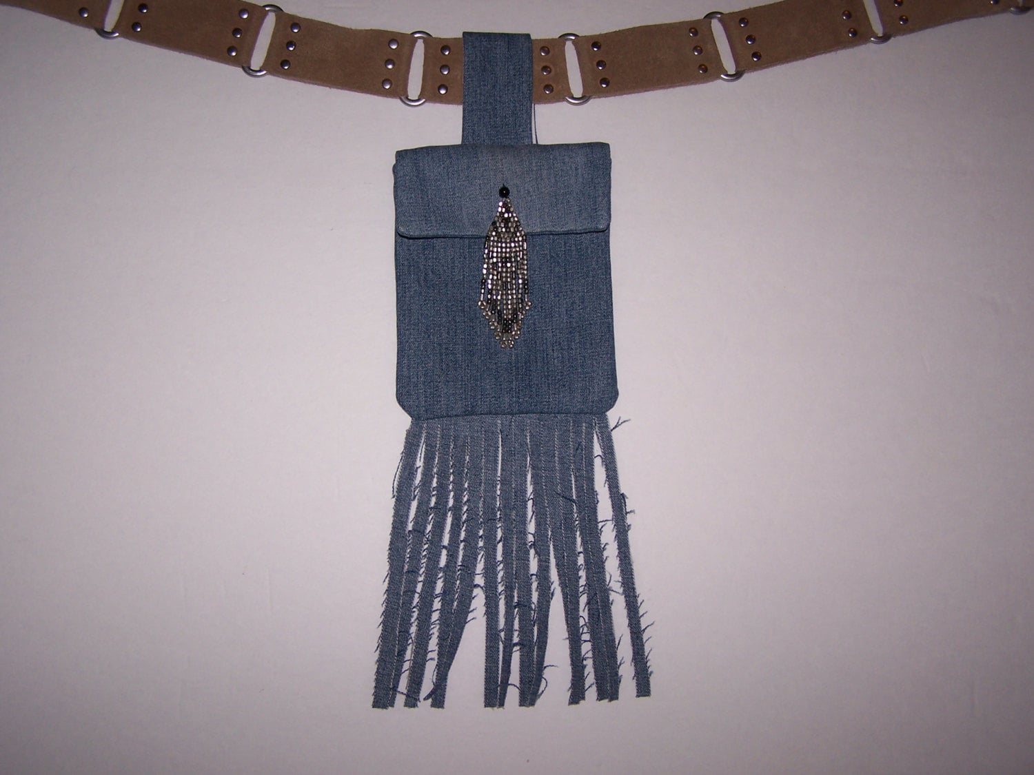 Gürteltasche | Tasche Jeansstoff Handarbeit Fransen Blau Baumwollfutter Telefonträger Perlen Verzierung 38cm X 12cm von oldspoolmom