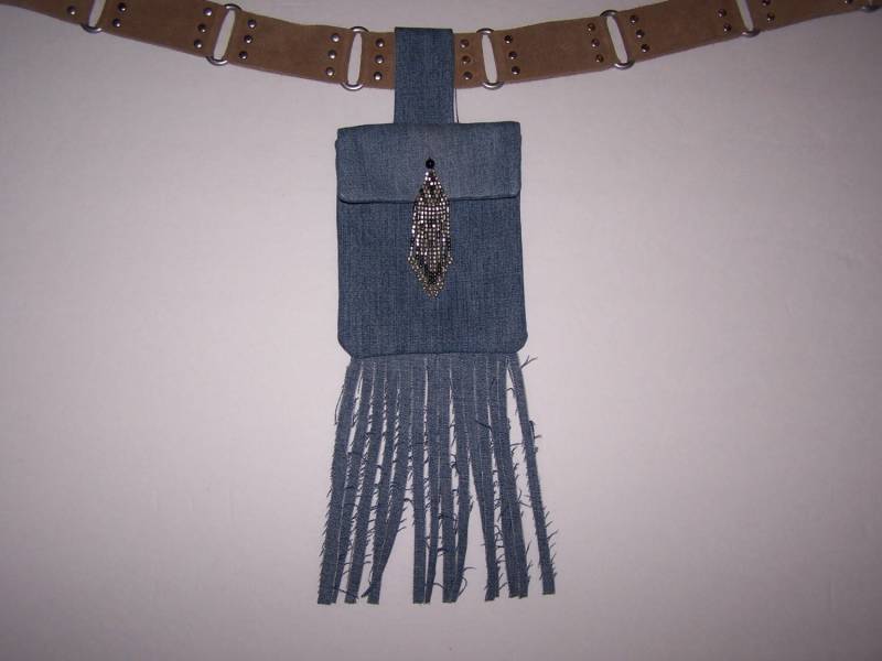 Gürteltasche | Tasche Jeansstoff Handarbeit Fransen Blau Baumwollfutter Telefonträger Perlen Verzierung 38cm X 12cm von oldspoolmom