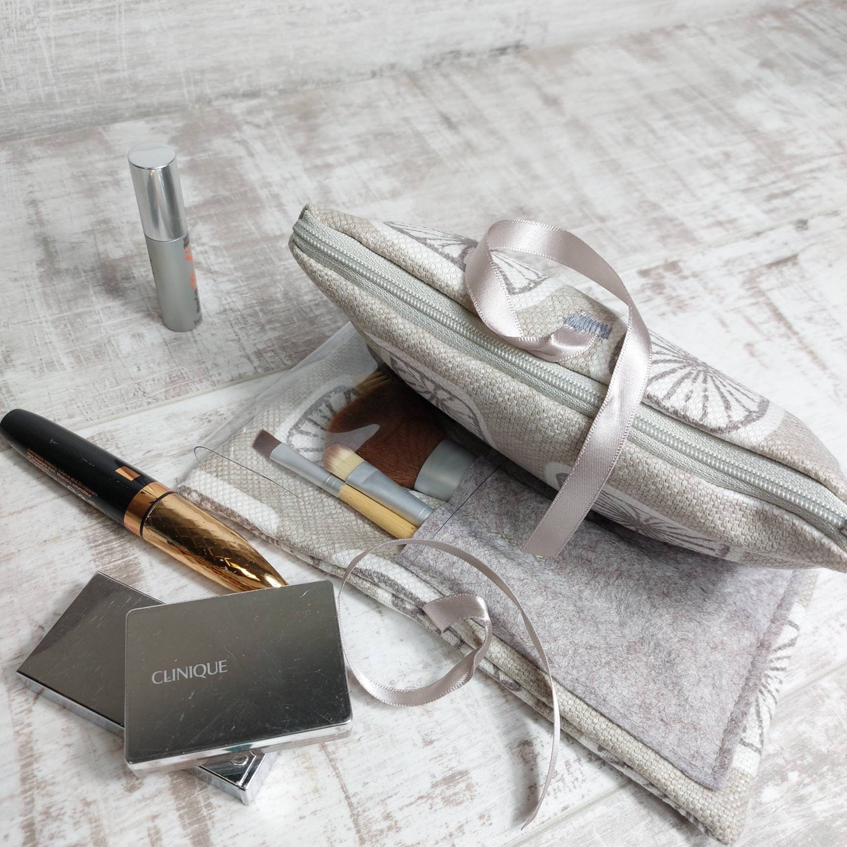 Durchdachtes Geschenk Für Freund. Make Up Organizer Aus Retrostoff Durchdachtes Geschenk Für Freund. Make Up Organizer Aus Retrostoff von olganna