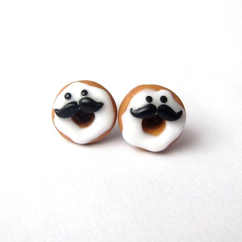 Moustache Donut Ohrringe Handgemachte Ohrstecker Aus Polymer Clay von omifimo