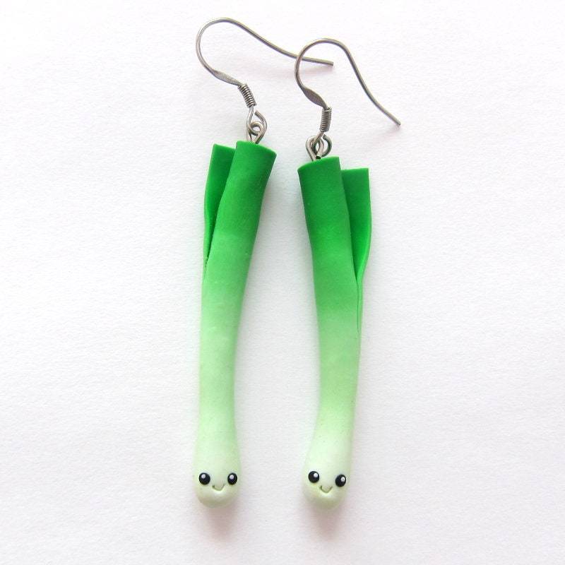 Grüne Lauch Ohrringe Aus Polymer Clay Lustiger Veganes Essen Schmuck von omifimo