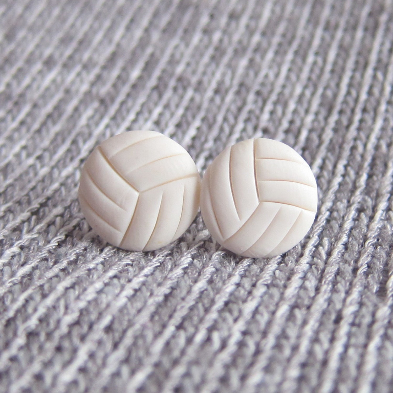 Handgefertigte Beachvolleyball-Ohrringe Aus Polymer Clay Sportliches Geschenk von omifimo