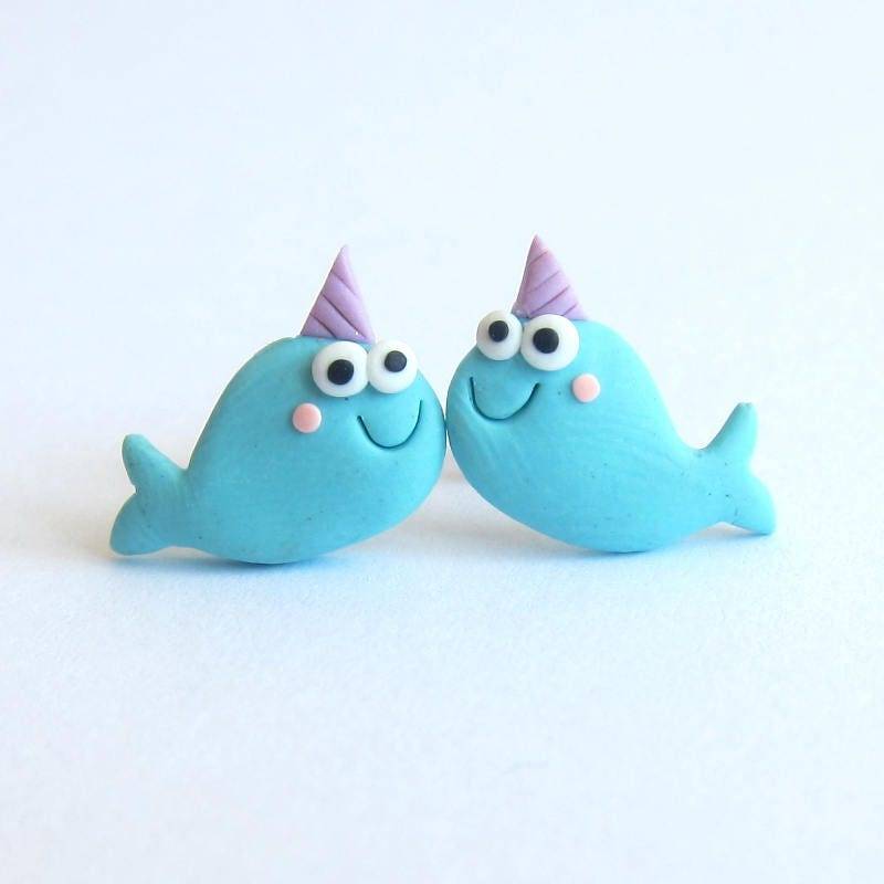 Handgemachte Narwhal Ohrstecker Polymer Clay Maritimer Schmuck von omifimo