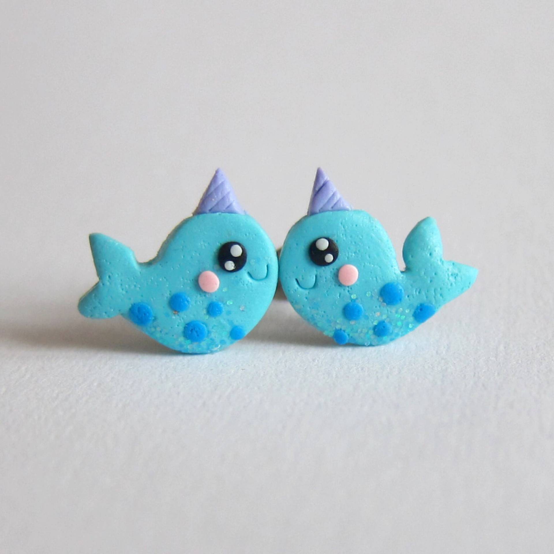 Handgemachte Narwhal Ohrstecker Polymer Clay Maritimer Schmuck von omifimo