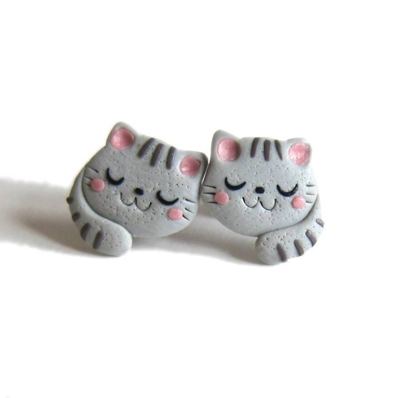 Schlafende Katzenohrringe - Handgemachte Polymer Clay Tier Schmuck Graue Kinder von omifimo