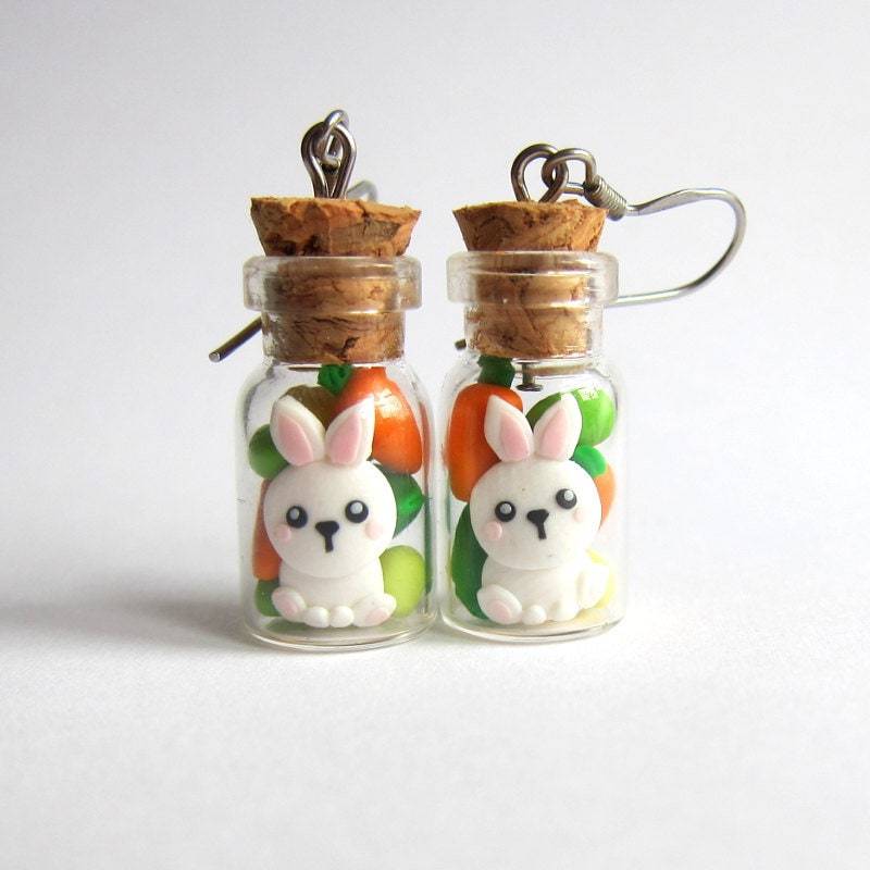 Osterhasen-Ohrringe Lebensmittel-Schmuck Aus Fimo Im Glasgefäß von omifimo