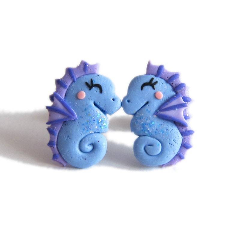 Seepferdchen Ohrstecker - Glitzerndes Blaues Und Lila Schmuckgeschenk Für Mädchen Meerjungfrauen-Liebhaber Weihnachtsgeschenkidee von omifimo