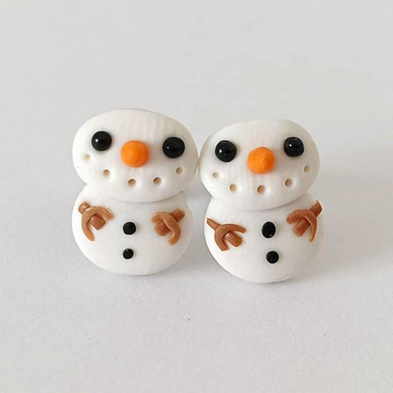 Handgemachte Schneemann Ohrstecker Polymer Clay Weihnachtsschmuck von omifimo