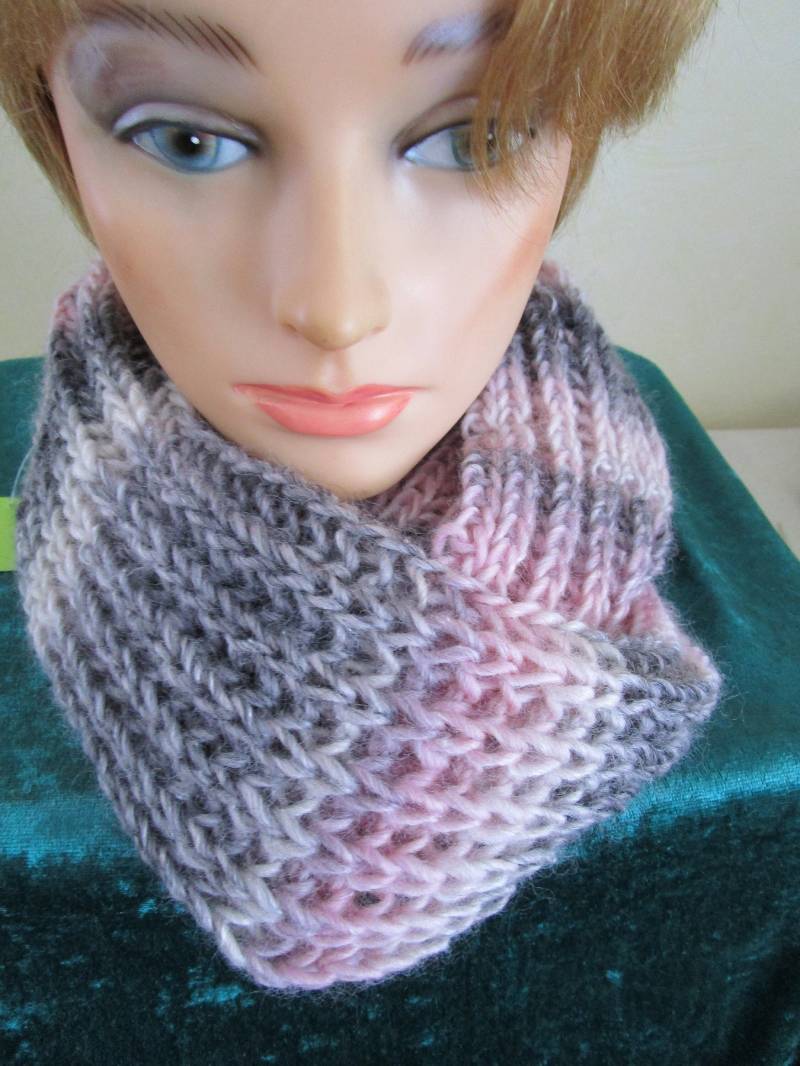 Loop Schlauchschal Loopschal Schal Rose Grau - Weiß Meliert Von Hand Gestrickt Für Damen, Geschenk von omudelkreativ
