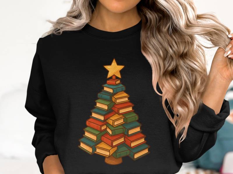 Book Lover Christmas Sweatshirt, Cute Tree Funny Bookish Holiday Nerd Crewneck Sweatshirt von onefivee