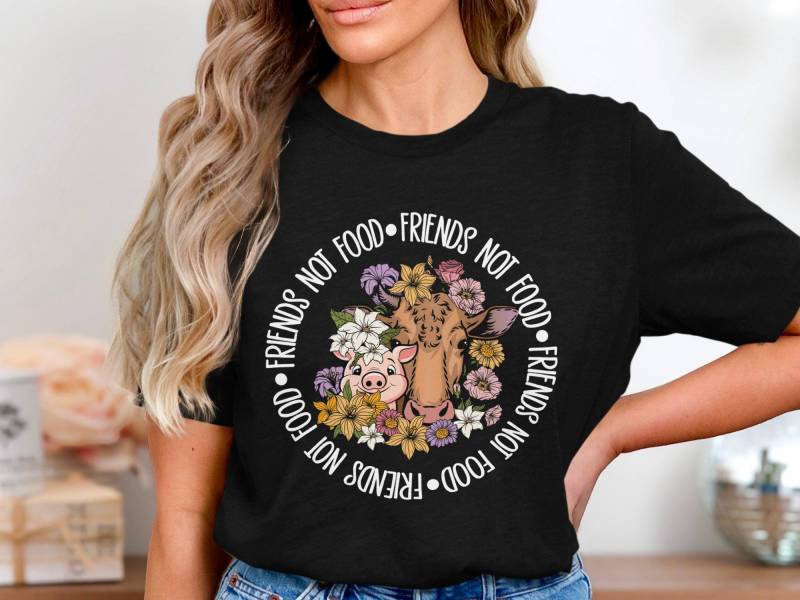 Friends Not Food Shirt, Animal Rights Vegan Message Plant Based Cruelty Free Save The Animals Shirt von onefivee