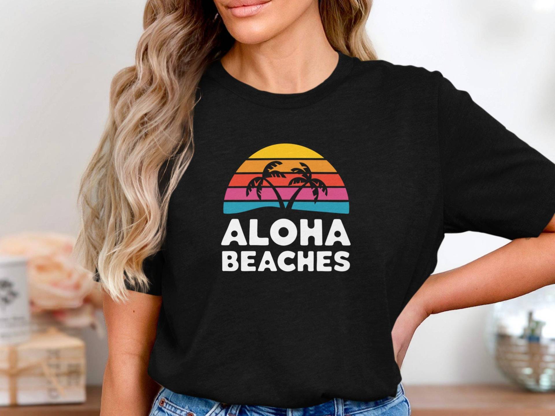 Funny Aloha Beaches Summer Vacation T-Shirt With Palm Trees & Sunset Retro Style Graphic For Beach Lovers Tropical Travel Fans von onefivee