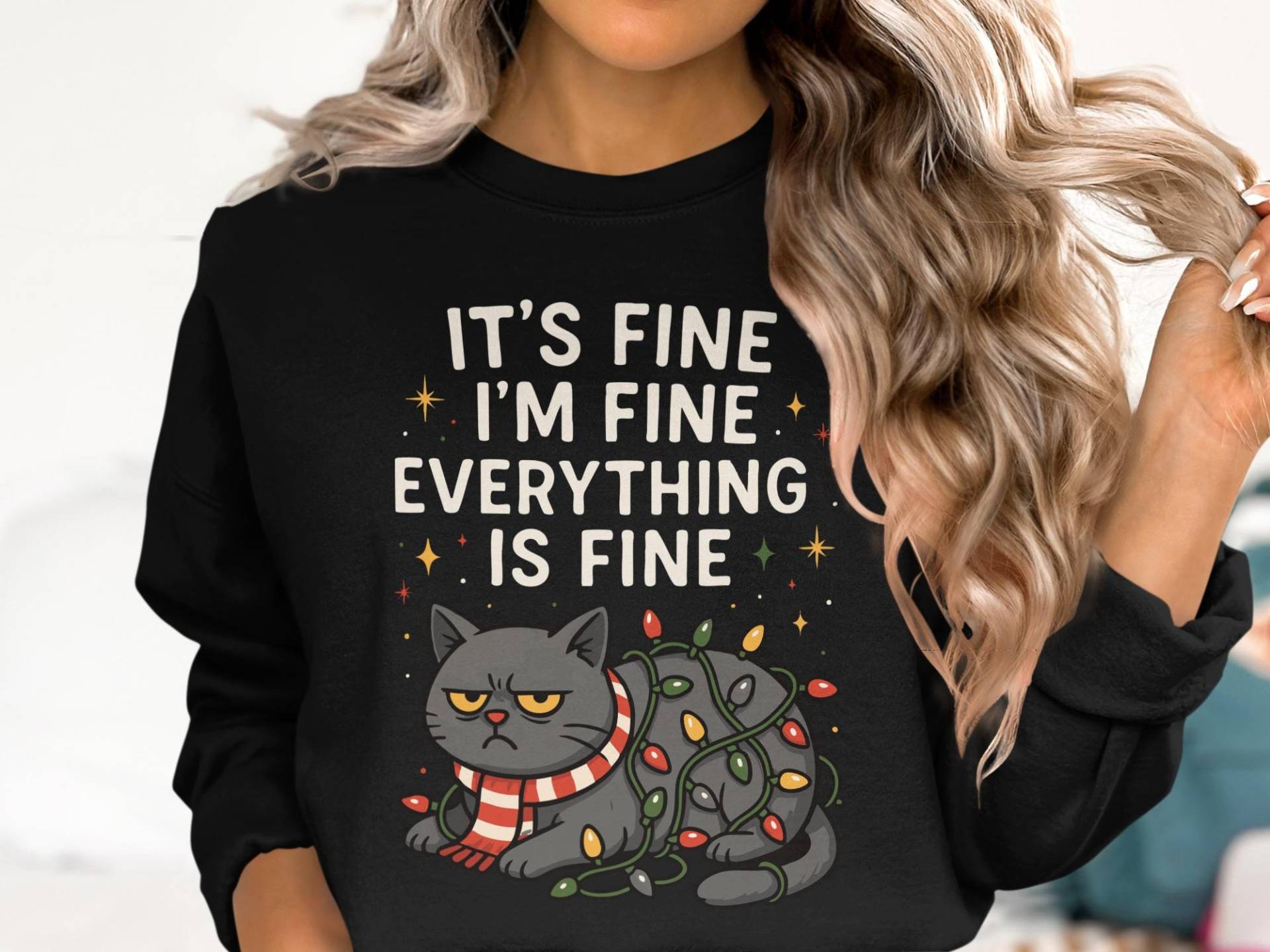 Funny Christmas Cat Sweatshirt, Grumpy Holiday Hoodie, It's Fine I'm Xmas Shirt, Introvert Gift, Sarcastic Pullover von onefivee