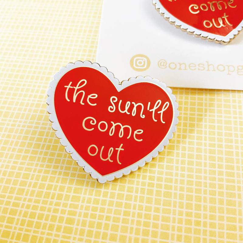 Annie Musical- The Sun Will Come Out Tomorrow - Niedlicher Broadway Musical Hard Enamel Pin von oneshopglory