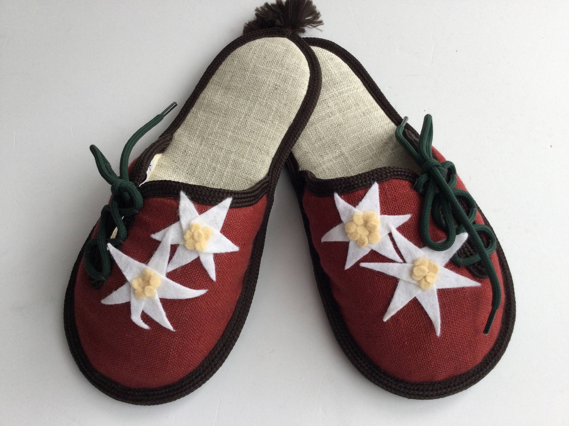 Pantoffeln, Modell "Edelweiß" , Erhältlich in 3 Größen, Ein Super Geschenk Für Wiesn Und Alpenland - Freunde Pantoffeln, Modell "Edelweiß" , Erhältlich in 3 Größen, Ein Super Geschenk Für Wiesn Und Alpenland - Freunde von onlyunicate