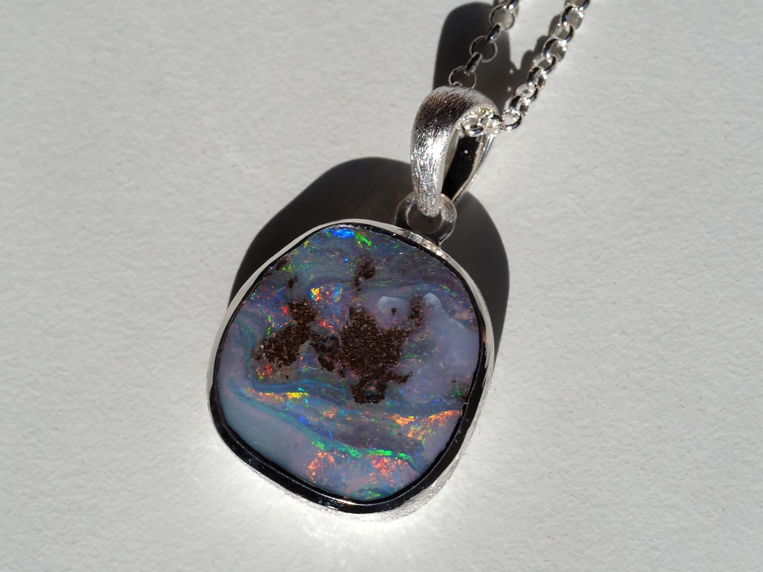 Boulder Opal Anhänger 8.35Ct Silber Halskette 25013 Boulder Opal Anhänger 8.35Ct Silber Halskette 25013 von opalogram