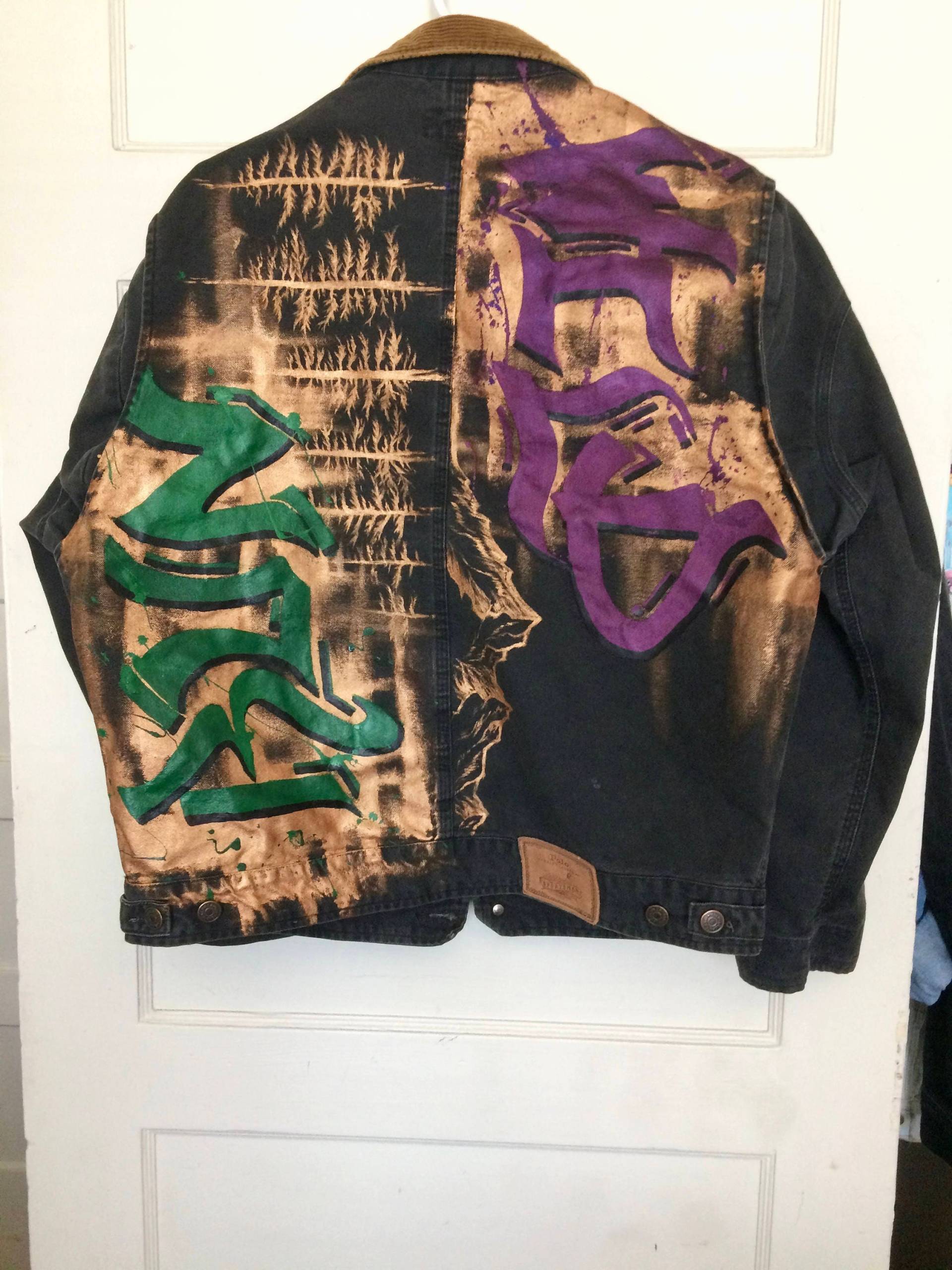Hand Bemalt Upcycled Vintage Jeansjacke "Wild Laufen" Hand Bemalt Upcycled Vintage Jeansjacke "Wild Laufen" von originalbenj