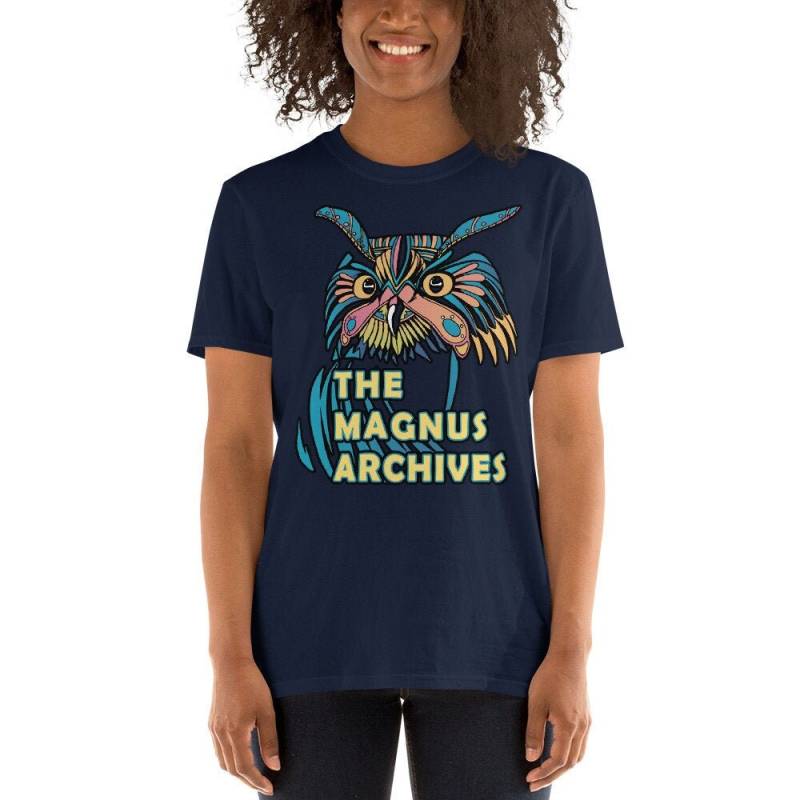 Magnus Archiv T-Shirt | The Archives Geschenk Buntes Eulen Design Kurzärmeliges Unisex-T-Shirt Magnus Archiv T-Shirt | The Archives Geschenk Buntes Eulen Design Kurzärmeliges Unisex-T-Shirt von ornamio