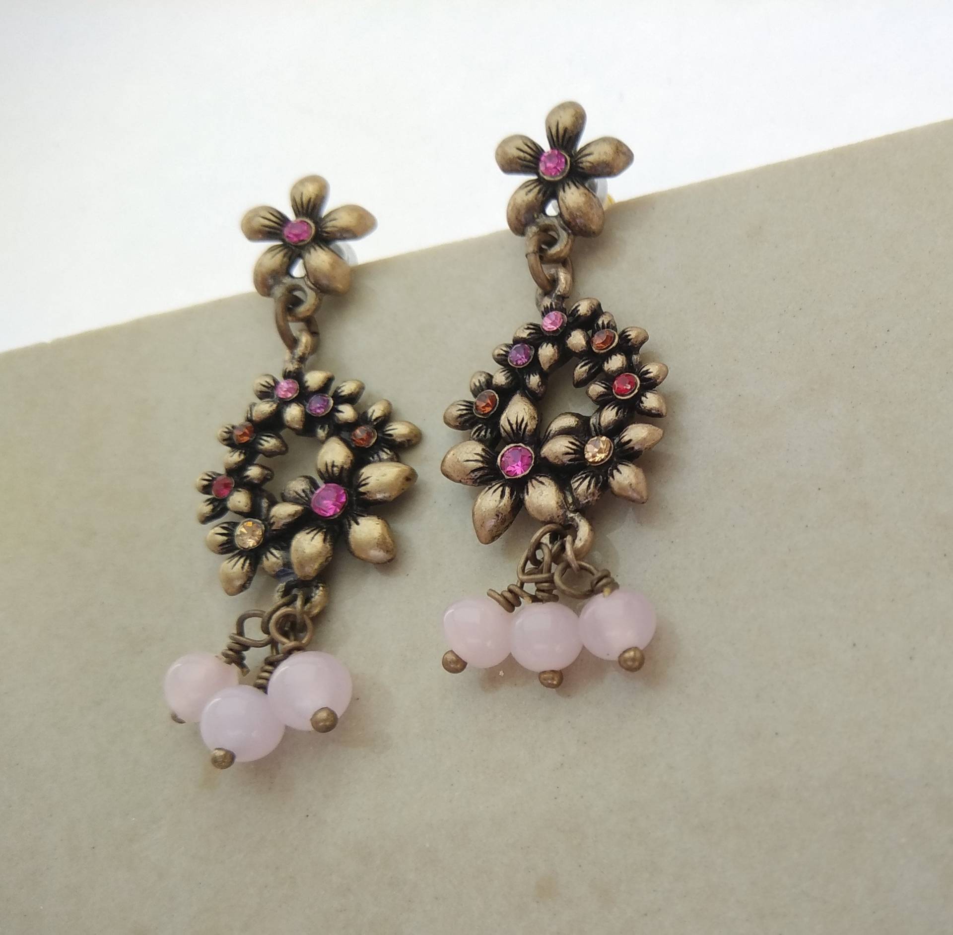 Schöne Rosa Ohrringe, Bronze Blumen Hängen Für Besondere Anlässe, Lange Hängende Ohrringe Von Oshratdesignz Schöne Rosa Ohrringe, Bronze Blumen Hängen Für Besondere Anlässe, Lange Hängende Ohrringe Von Oshratdesignz von oshratDesignz