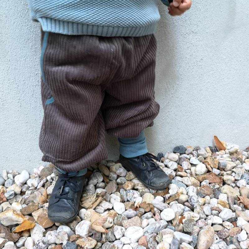 Gemütliche Pumphose Cordhose Mitwachshose Gemütliche Pumphose Cordhose Mitwachshose von ostseekinder
