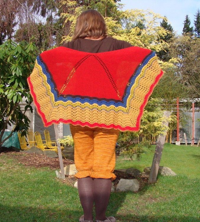 Handgestricktes Dreieckstuch Aus Reiner Wolle Mit Spitzenborte von ottermoondesigns