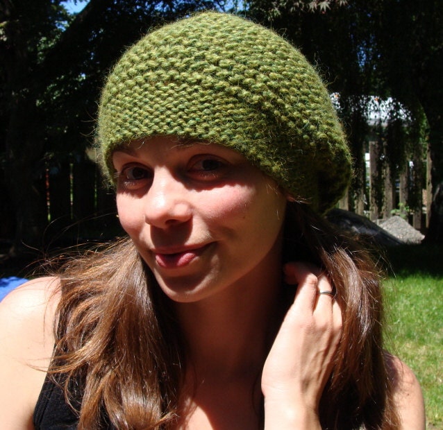 Superweiche Beanie Mütze. Fünf Farben Erhältlich von ottermoondesigns