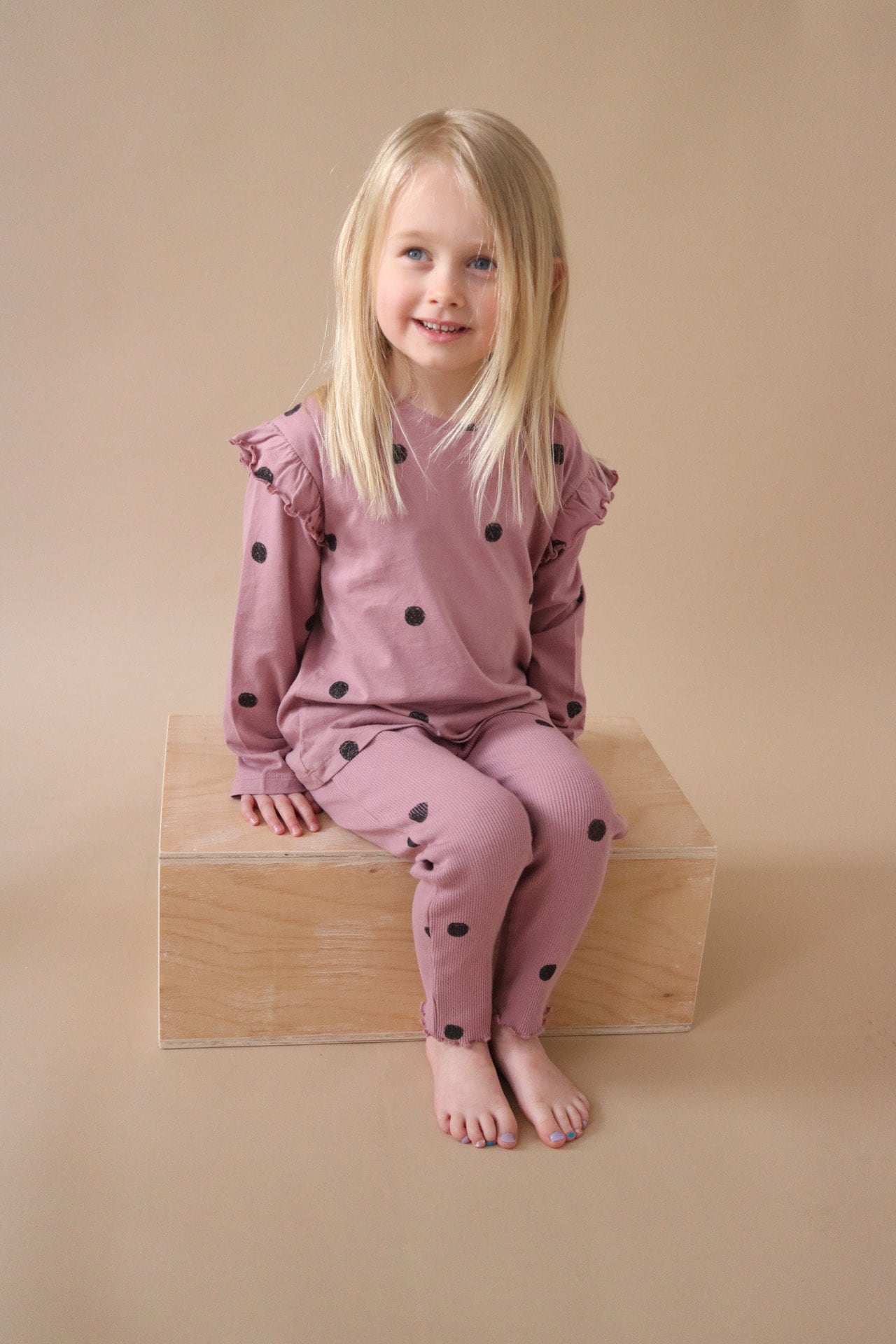 Gepunktete Rüschen Ripp Legging von ottieandtottie