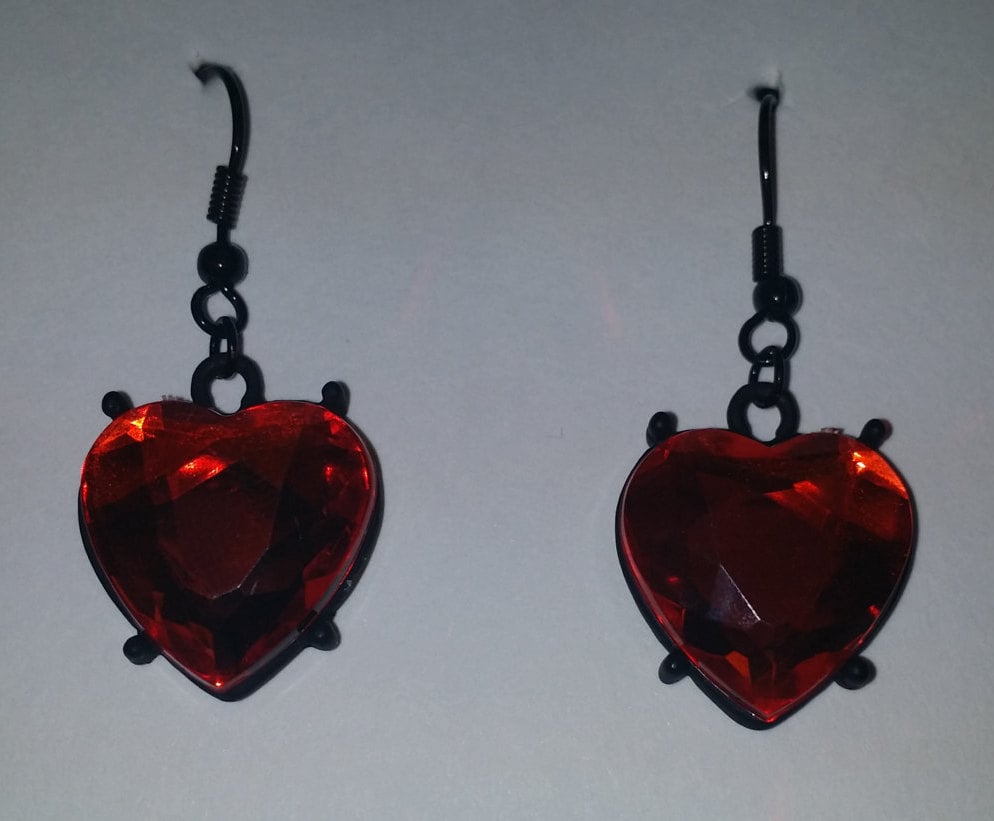 Halloween-Rot Und Schwarz-Matt-Herzen Auf Angelhaken Ohrringe 19x19mm Herzen von ours2urs