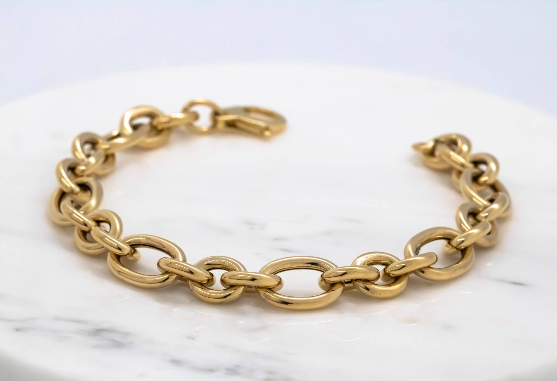 14 Karat Gelbgold Hohlknöpfe Armband von ovajewelryusa