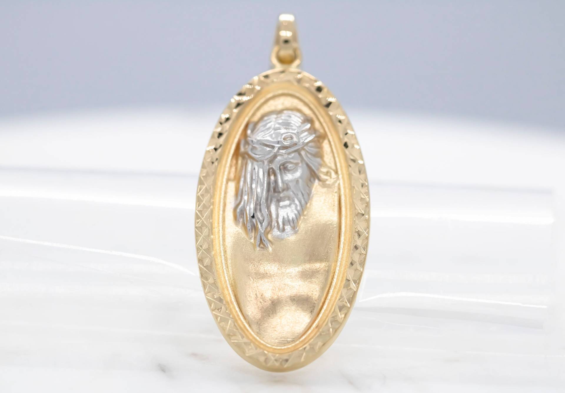 14 Karat Gelbgold Jesus Christus Silhouette Medaillon von ovajewelryusa