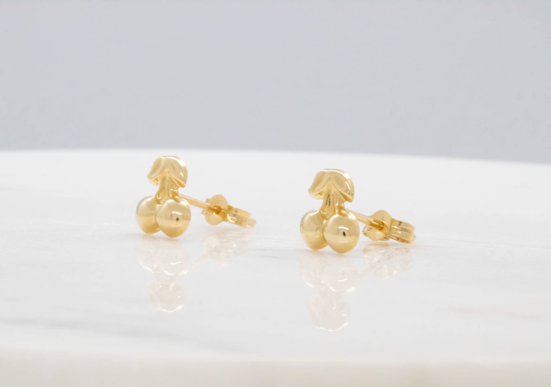 14 Karat Gelbgold Kirsche Baby Ohrstecker von ovajewelryusa