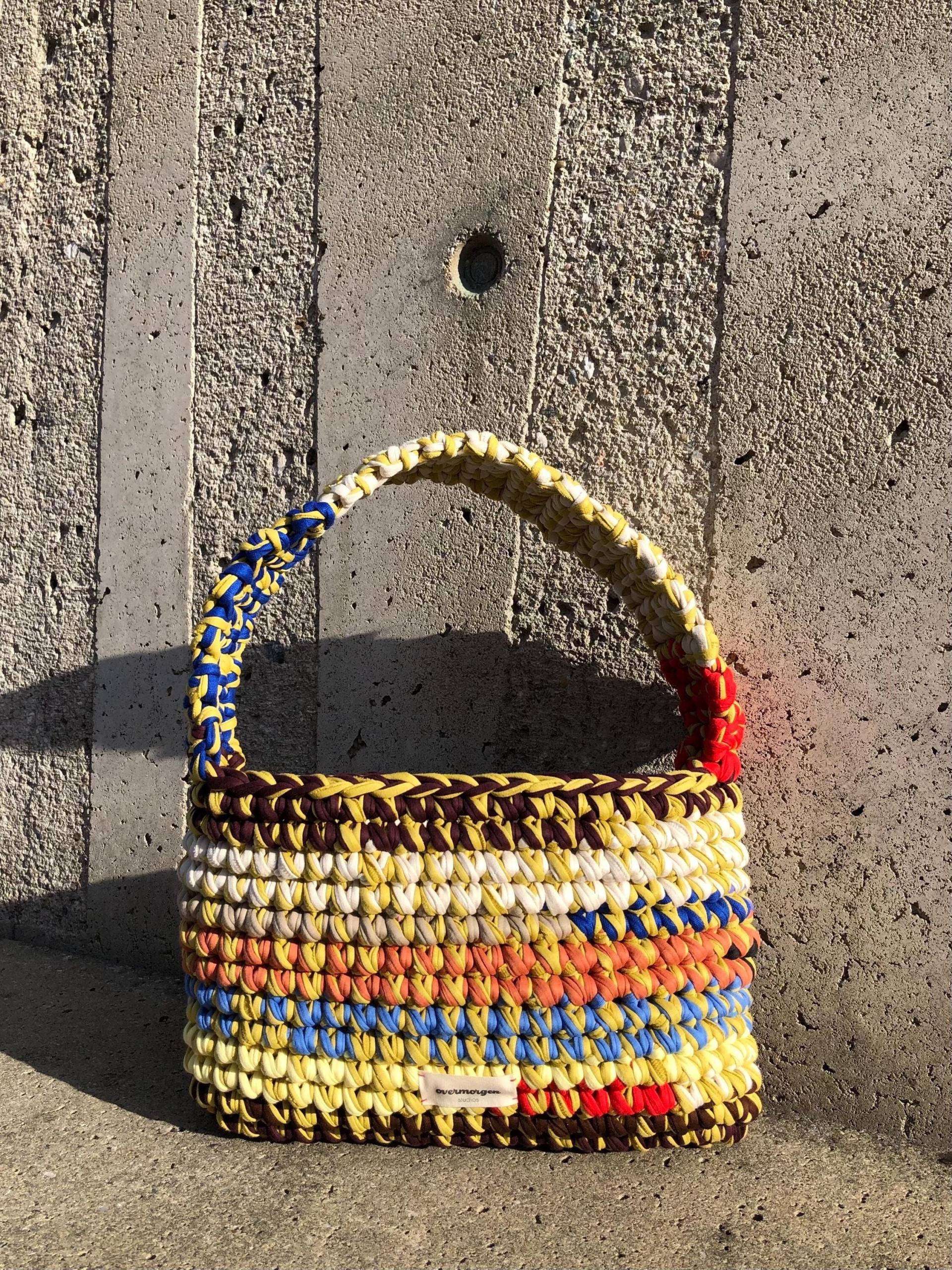 The Leftover Bag - Bunt Gehäkelte Handtasche T-Shirtgarnreste Handmade in Germany Häkeltasche, Umhängetasche, Handgemachte Tasche von overmorgenstudios