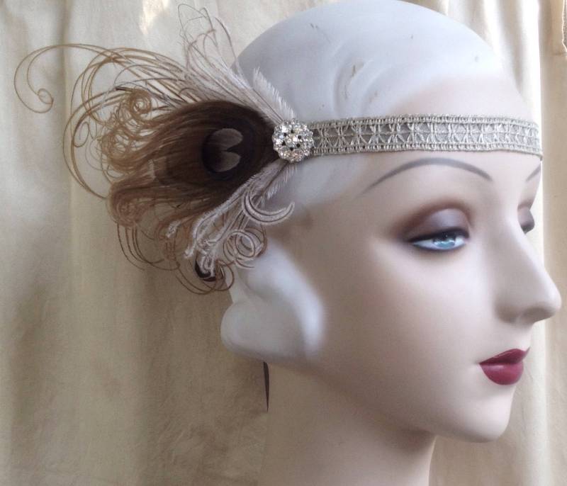 Braun Taupe Creme Und Silberner Spitzen Flapper Haarreif Kopfschmuck Im Stil Der 1920Er Jahre Mit Strasssteinen, Braunen Federn - Made To Order Braun Taupe Creme Und Silberner Spitzen Flapper Haarreif Kopfschmuck Im Stil Der 1920Er Jahre Mit Strasssteinen, Braunen Federn - Made To Order von owllamode