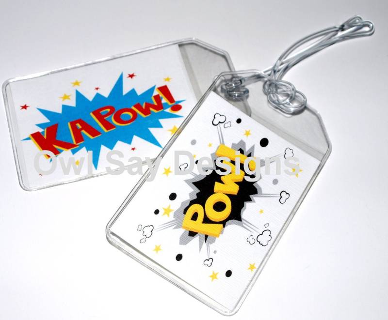 Gepäckanhänger - 2Er-Set Superhero Action Words von owlsay